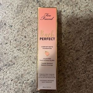 Too Faced Peach Perfect Comfort Matte Foundation in shade Cloud
